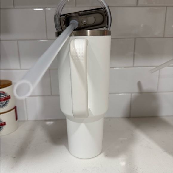 Stanley Classic White Tumblers with Clear Lids - Picture 7 of 8